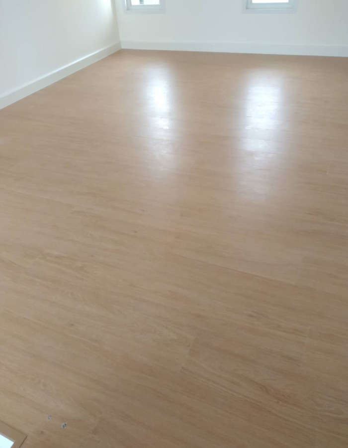 LAMINATE FLOOR