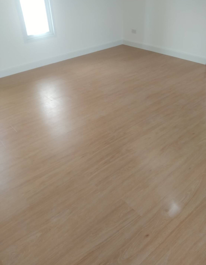 LAMINATE FLOOR