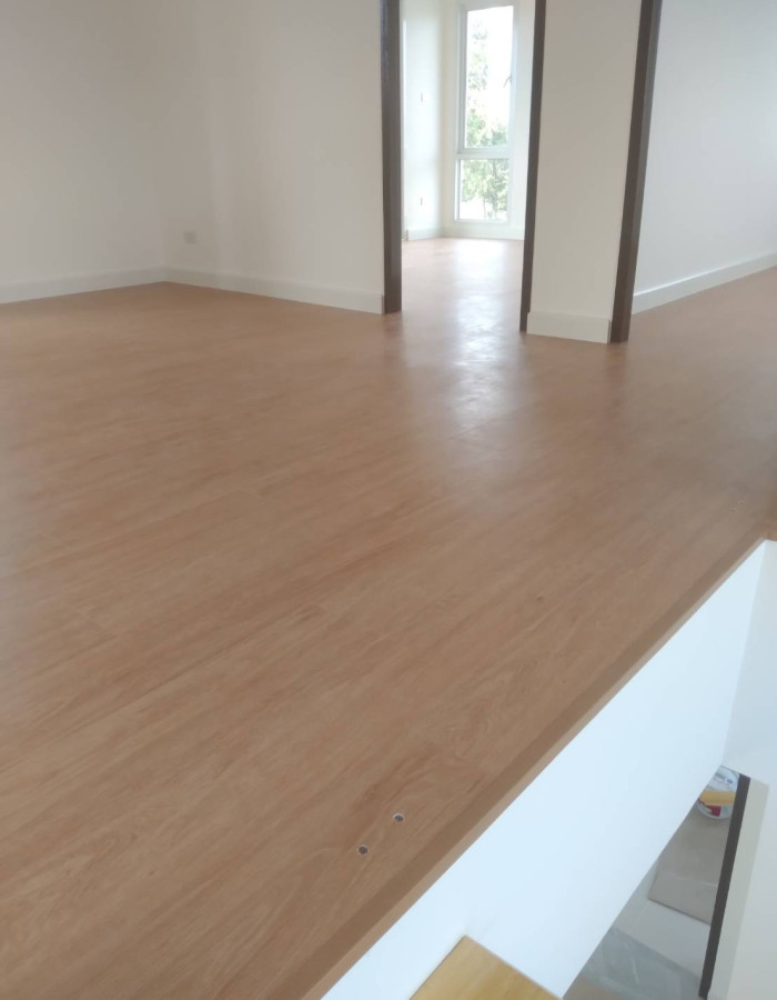 LAMINATE FLOOR